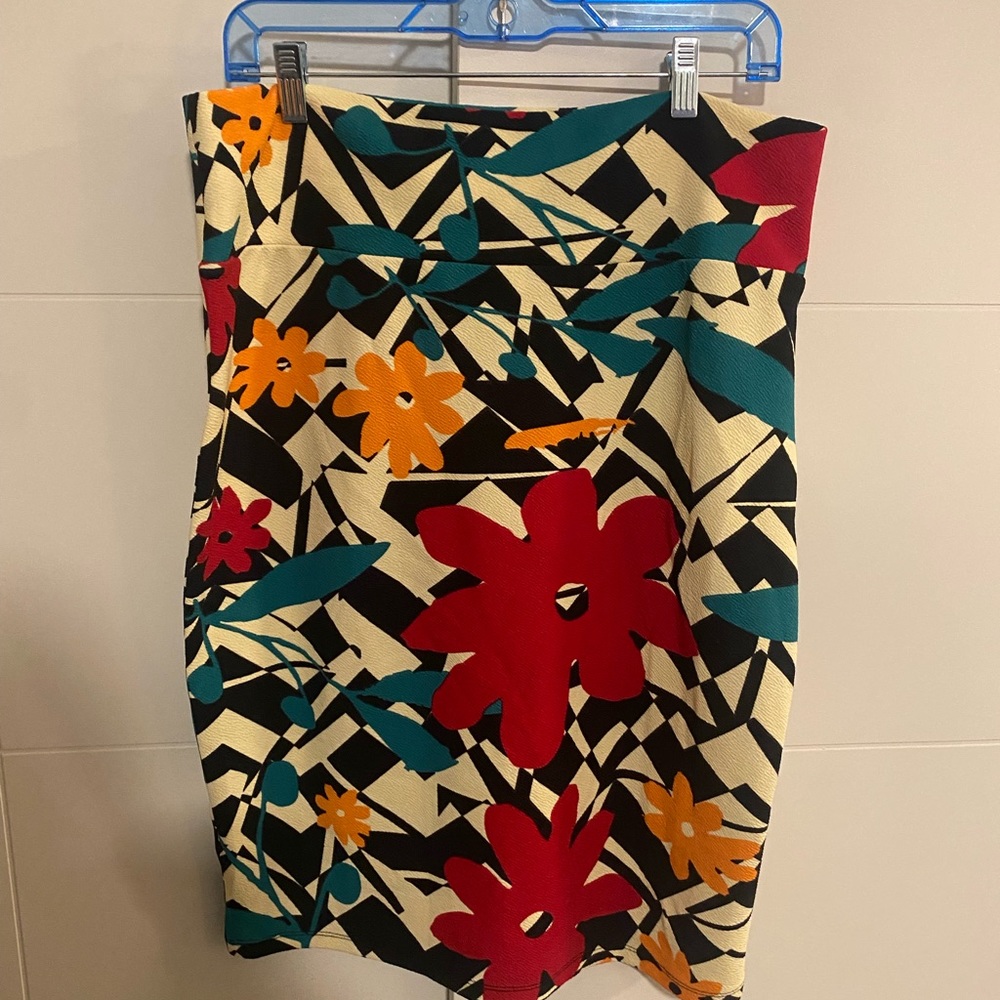LulaRoe Cassie Patterned Pencil Skirt